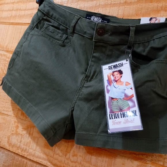 Retro High Rise Shorts - Picture 5 of 7